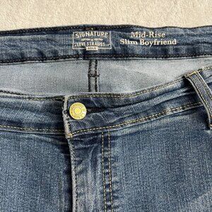 Levi's boyfriend jeans women's size 22 distressed